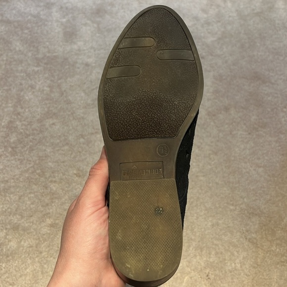 Black size 6 1/2 Fergalicious ankle boots - Picture 6 of 6